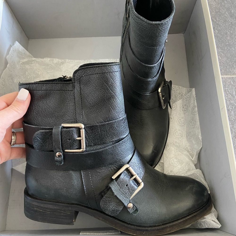 Treasure & Bond booties